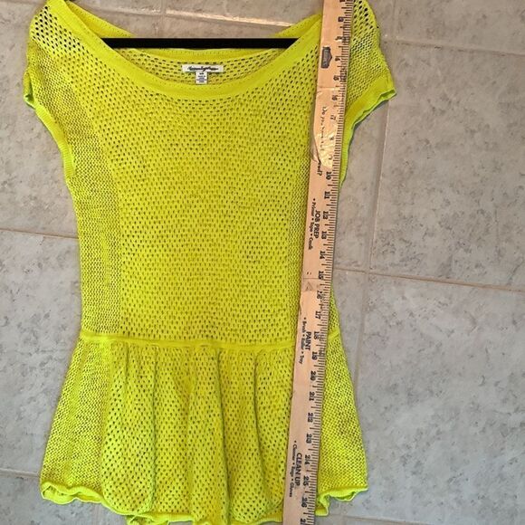 AE Size XS neon yellow pullover top worn over tanks or bralette - Picture 6 of 7